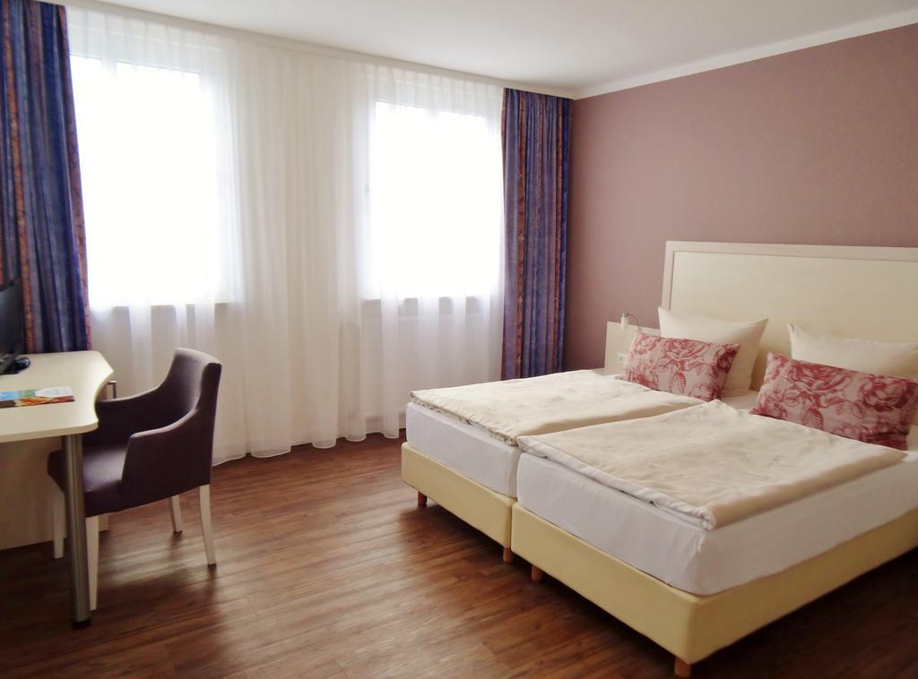Landhotel Alte Schule - Hotel Garni シリヒ エクステリア 写真