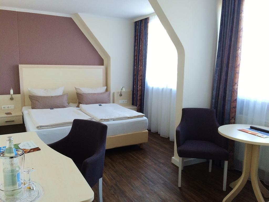 Landhotel Alte Schule - Hotel Garni シリヒ エクステリア 写真